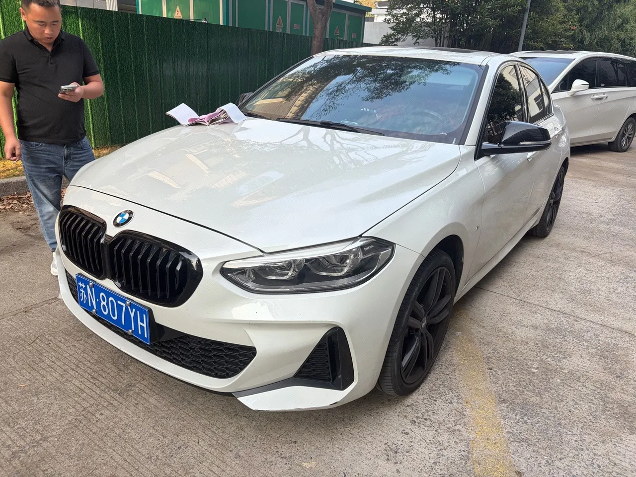 Открыть галерею: BMW 1 Series 2022 125i 2.0T M Sports Obsidian Night Edition Automatic Gear