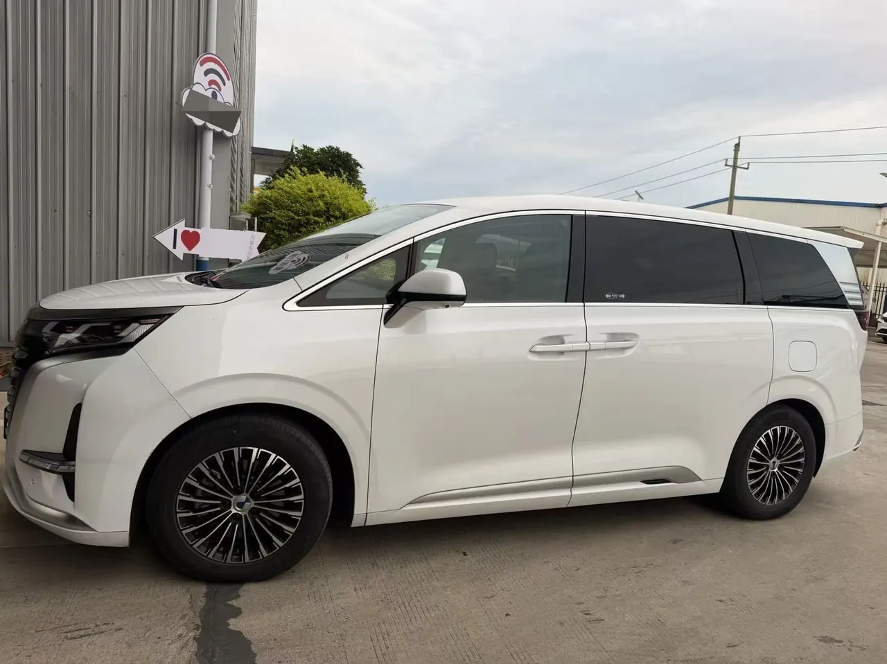 Denza 2022 Denza D9 DM-i 1.5T Stepless 970 Four-wheel Drive Honorable Automatic Gear 3
