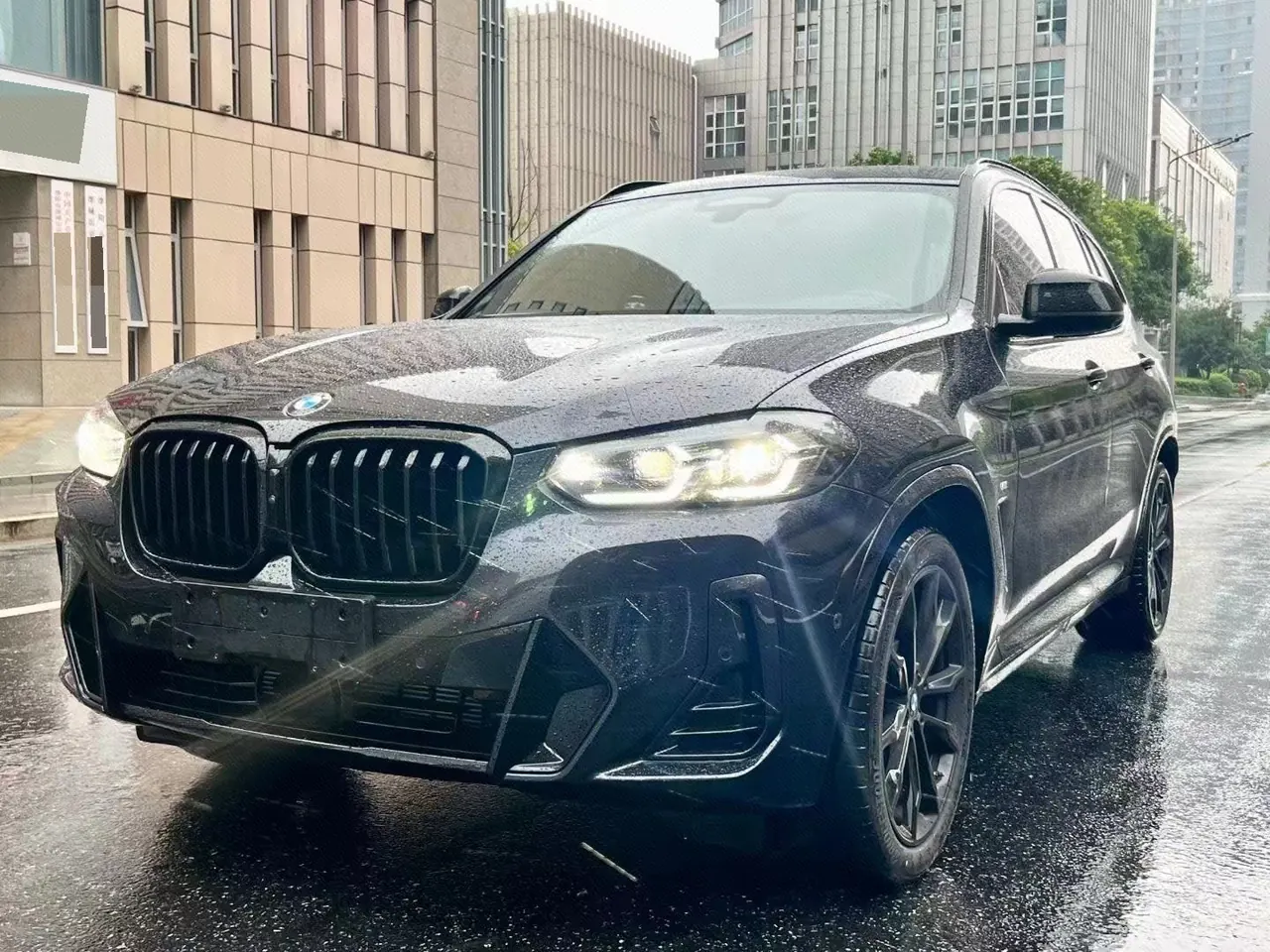 Open image lightbox: BMW 2023 X3 xDrive30i 2.0T exclusive M obsidian night set automatic gear