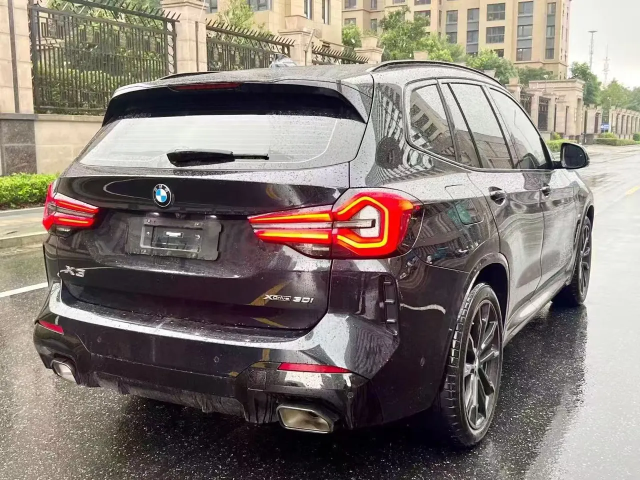 BMW 2023 X3 xDrive30i 2.0T exclusive M obsidian night set automatic gear 3