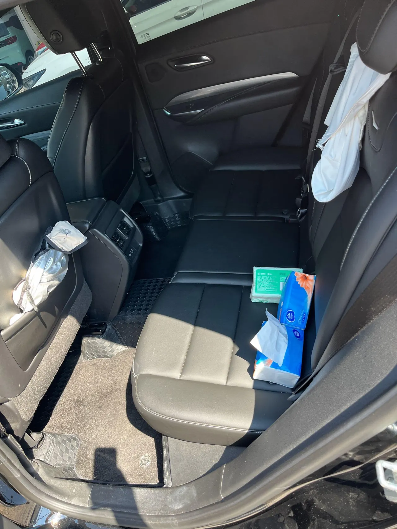 Cadillac 2025 XT4 48V 2.0T 28T Two-Drive Luxury Automatic Gear 3