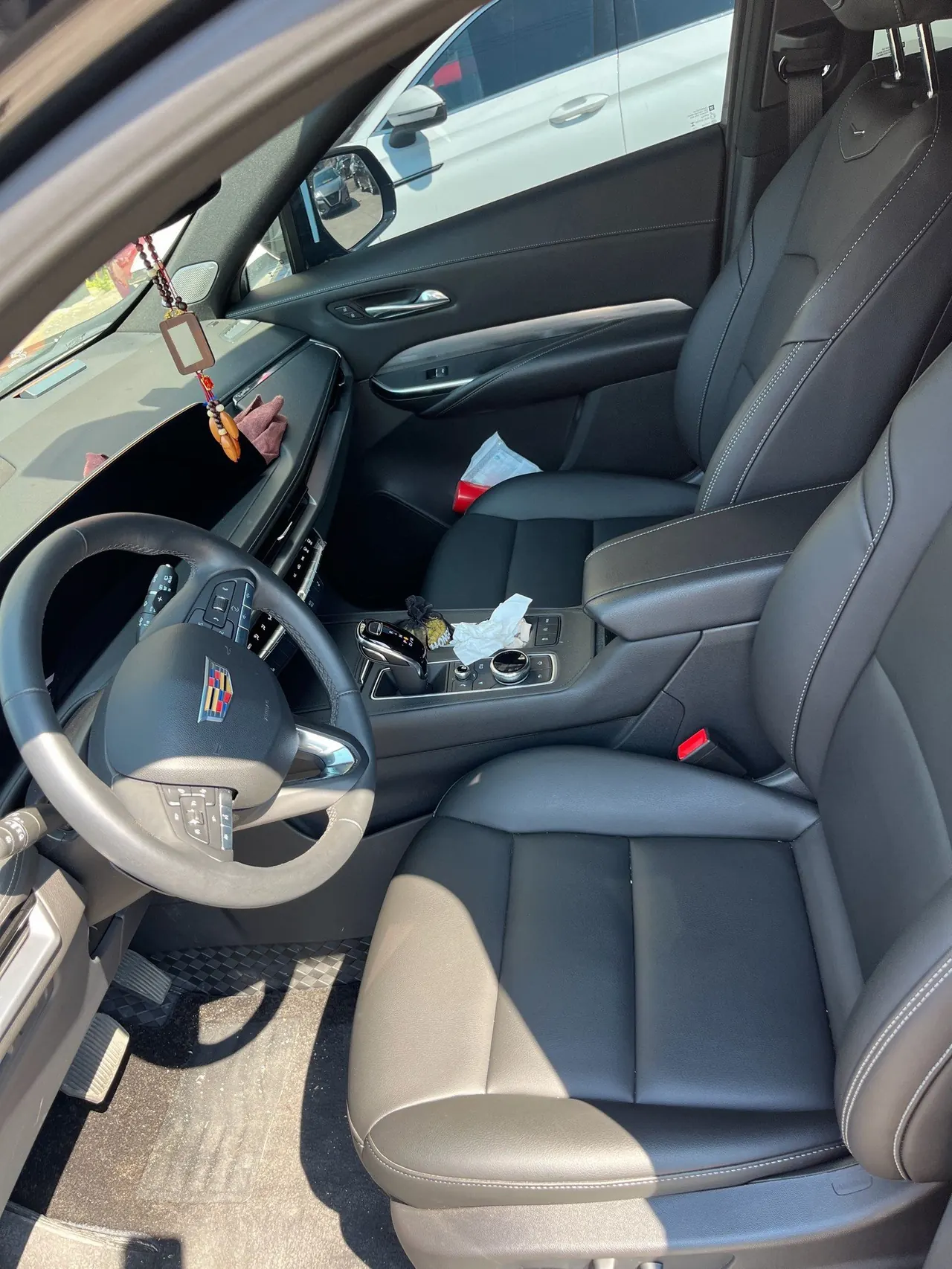 Cadillac 2025 XT4 48V 2.0T 28T Two-Drive Luxury Automatic Gear 4
