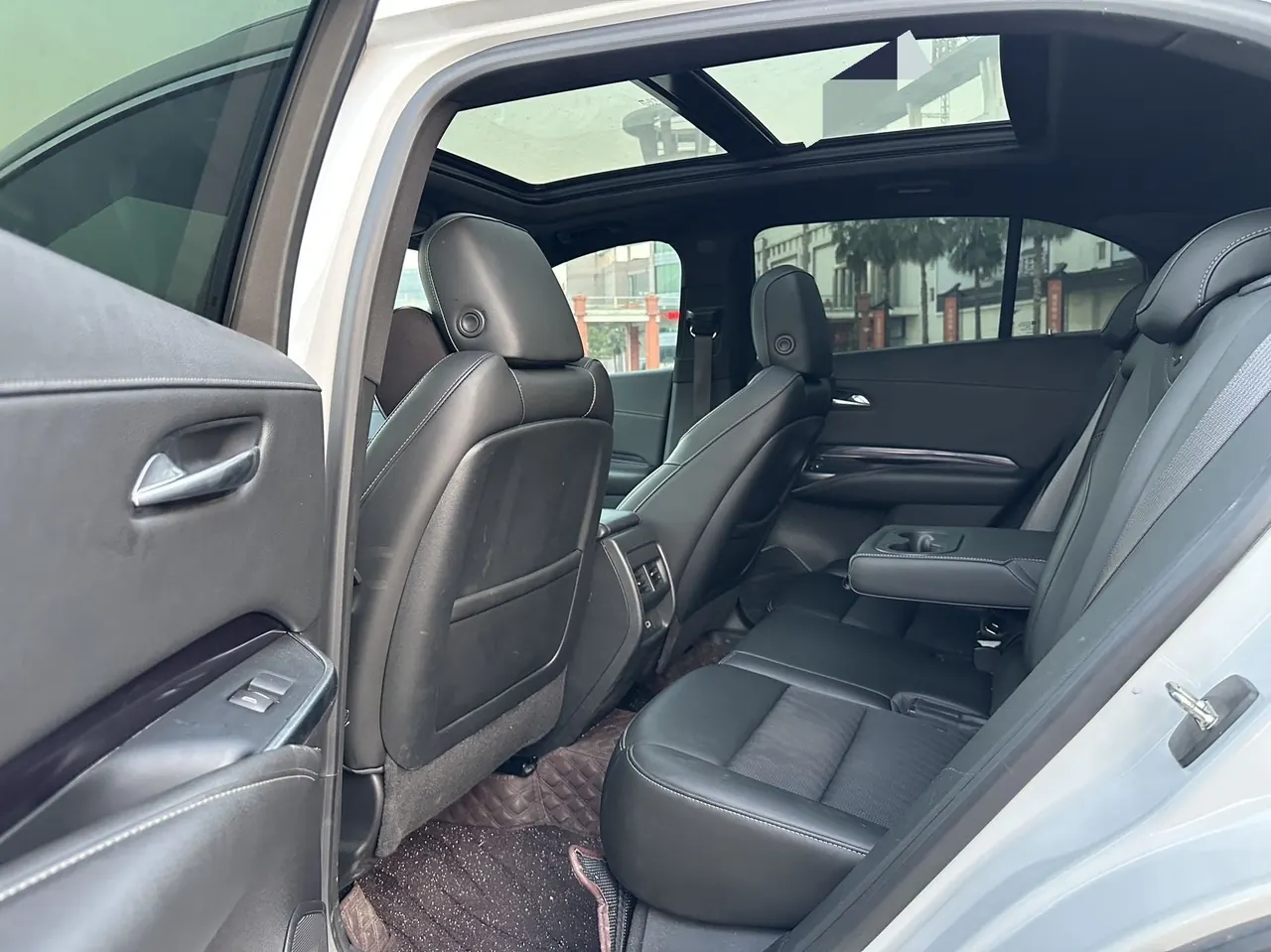 Cadillac 2022 XT4 48V 2.0T 28T Two-Drive Fashion Automatic Gear 7