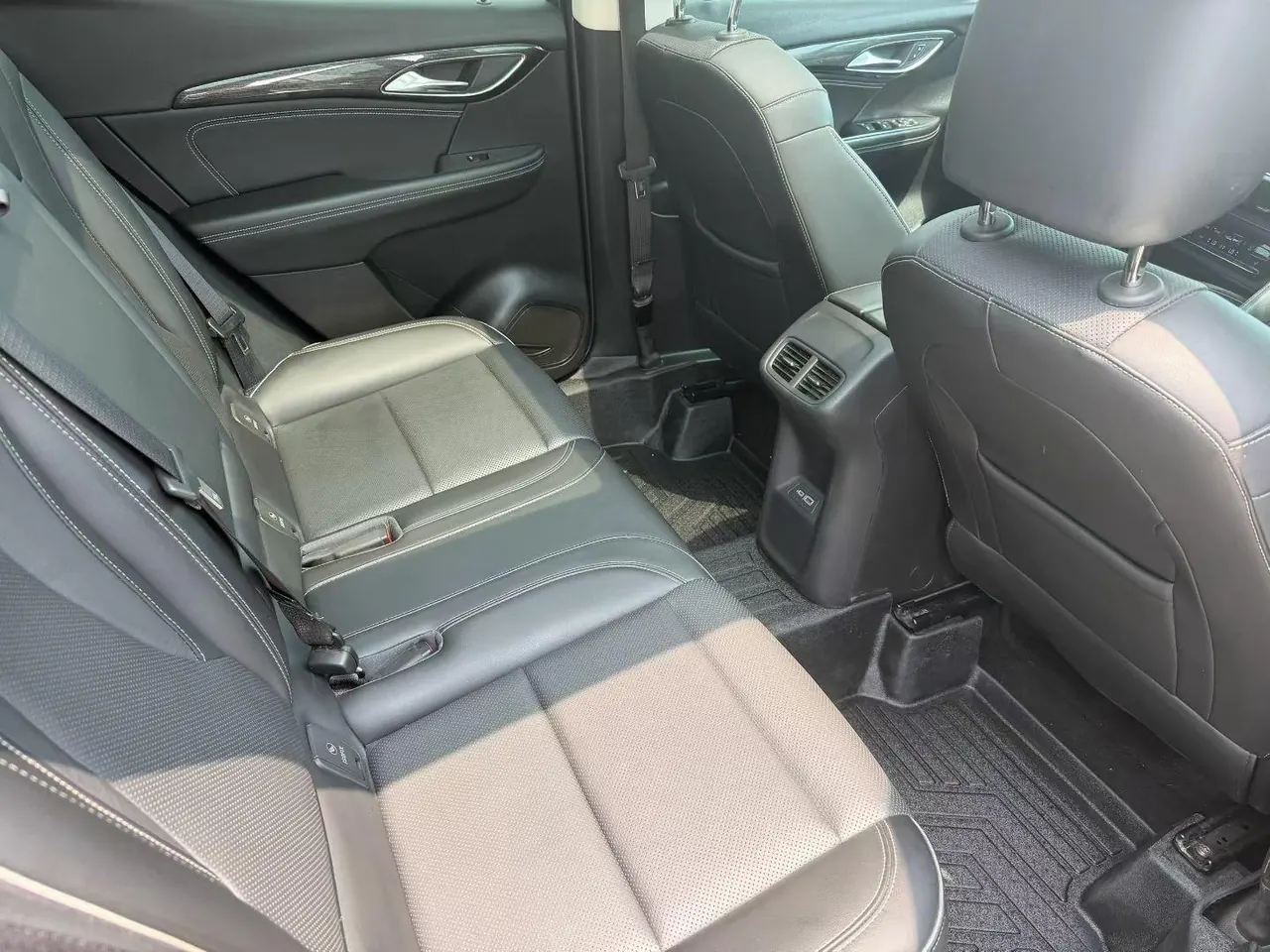 Buick 2022 Angkewei S 48V 1.5T 552T Two-Drive Luxury Automatic Gear 5
