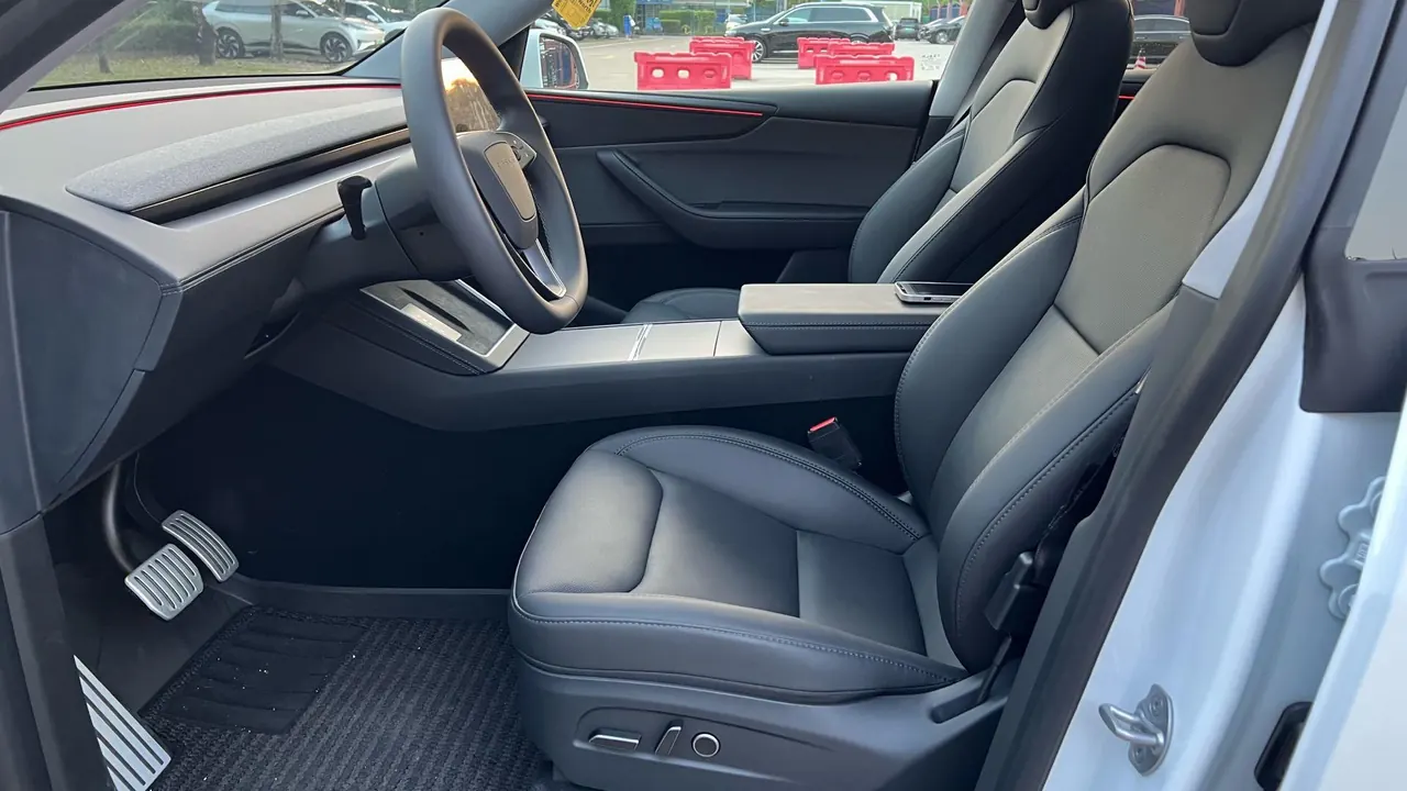 Tesla 2025 Model Y rear-wheel drive version automatic transmission 4