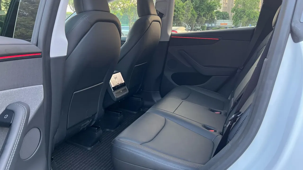 Tesla 2025 Model Y rear-wheel drive version automatic transmission 5