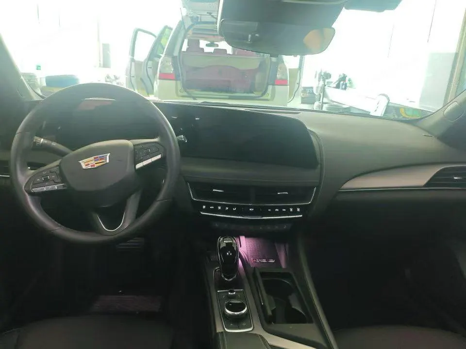 Cadillac 2025 CT5 2.0T 28T City Sports Edition Automatic Gear 4