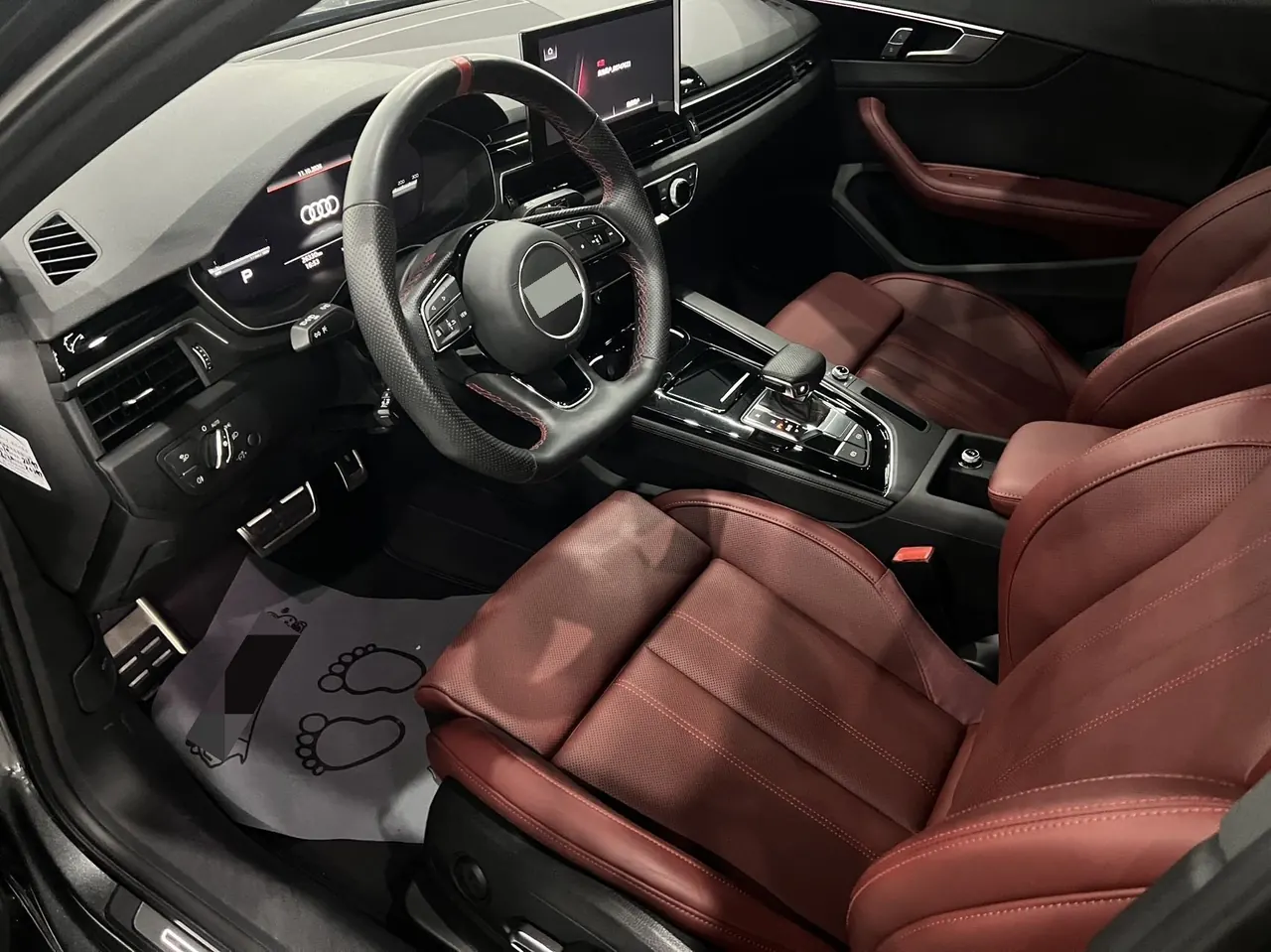 Audi 2025 A4L 2.0TFSI 40TFSI 2 million‑vehicle celebration edition, luxury sporty model, automatic transmission 3