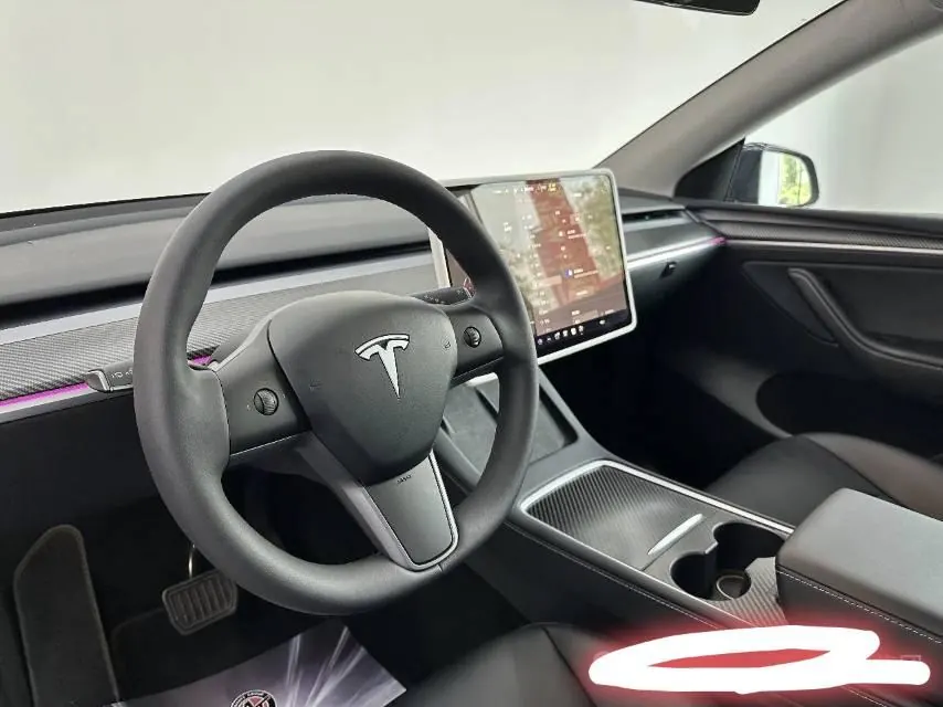 Tesla 2024 Model Y long endurance all-wheel drive version automatic transmission 3
