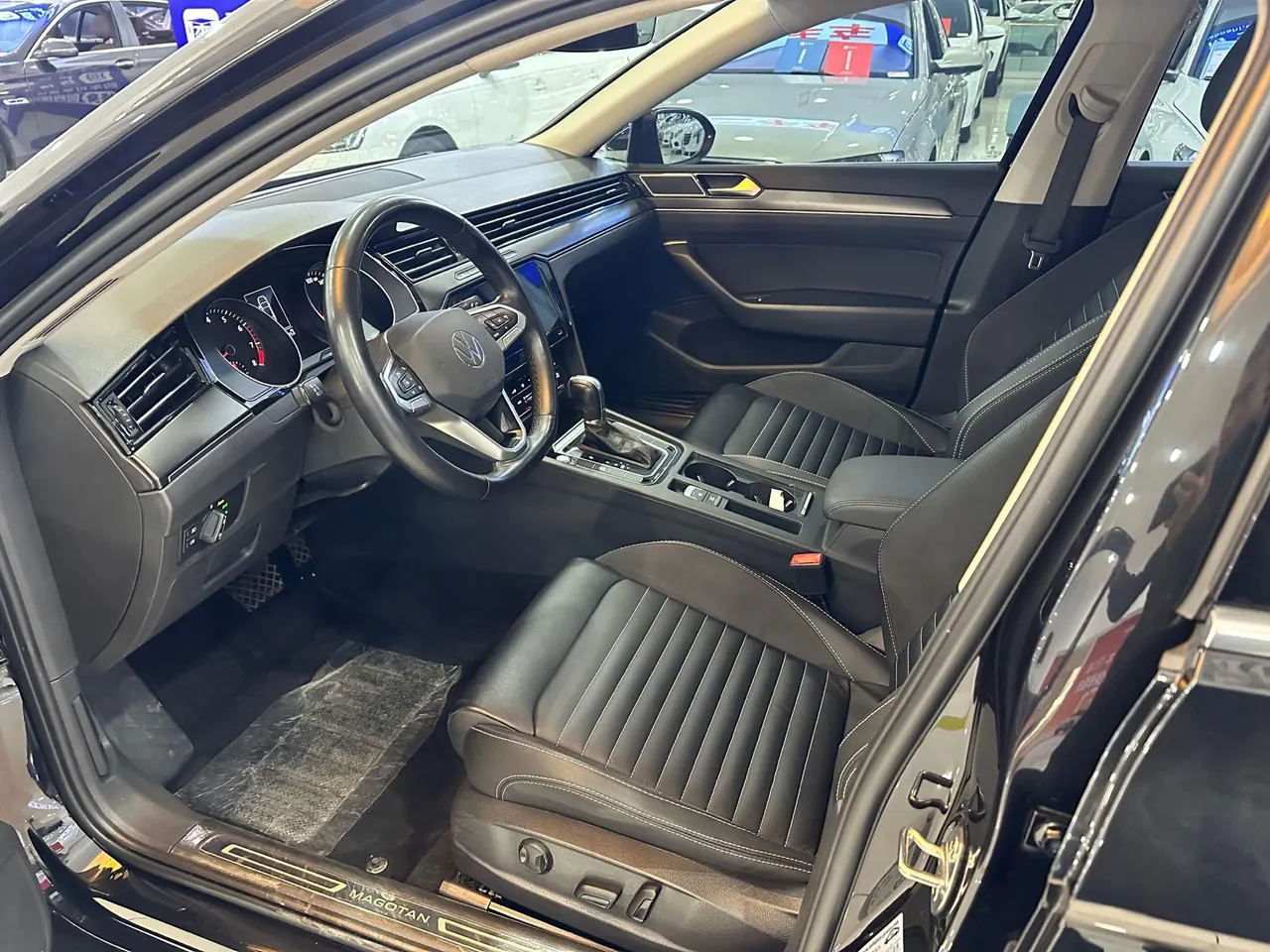 Open image lightbox: Volkswagen 2020 Magotan 2.0TSI 330TSI Leading Automatic