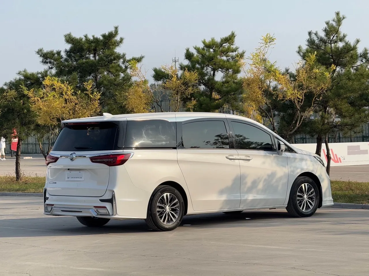 Buick 2022 GL8 ES Lu Zun 2.0T 653T Comfortable Automatic Gear 6
