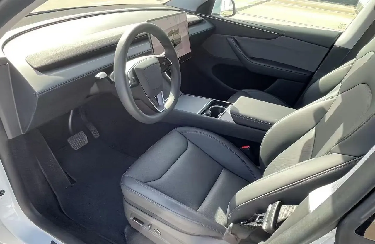 Tesla 2025 Model Y long endurance all-wheel drive version (modified) automatic gear 4