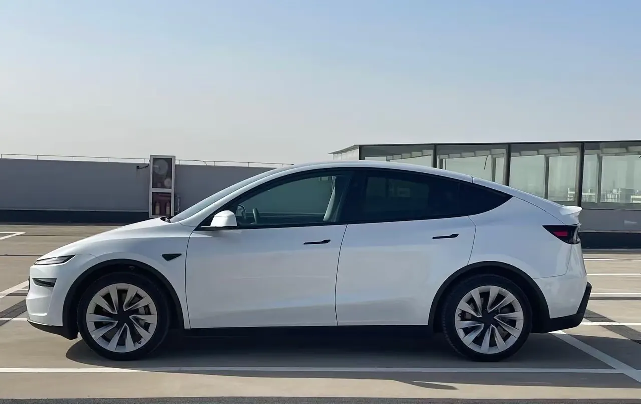 Tesla 2025 Model Y long endurance all-wheel drive version (modified) automatic gear 6