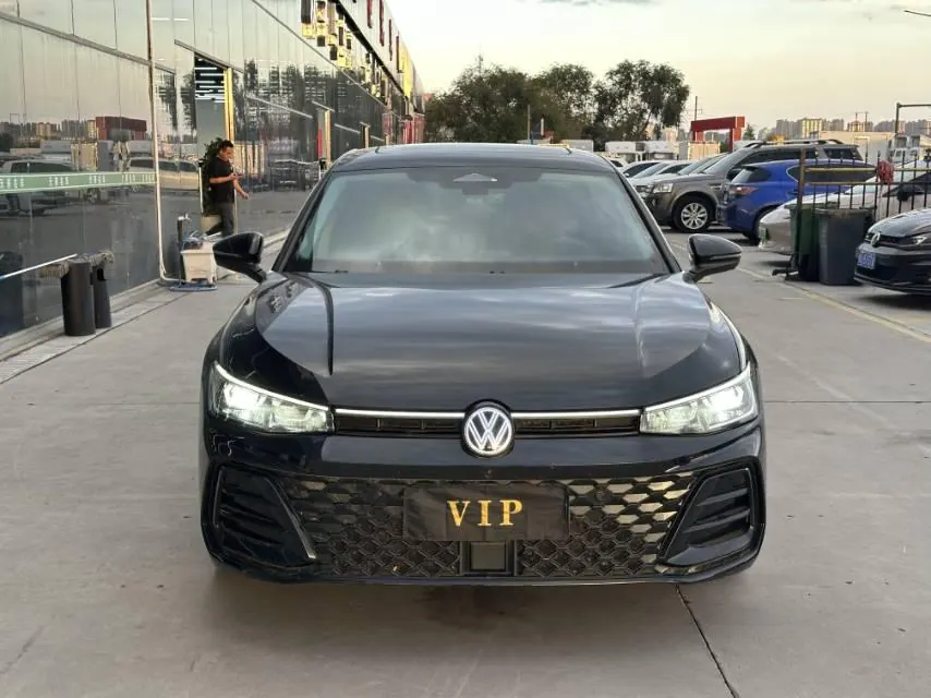 Volkswagen 2025 Passat Pro 2.0TSI 380TSI Star Dragon Edition Automatic 2