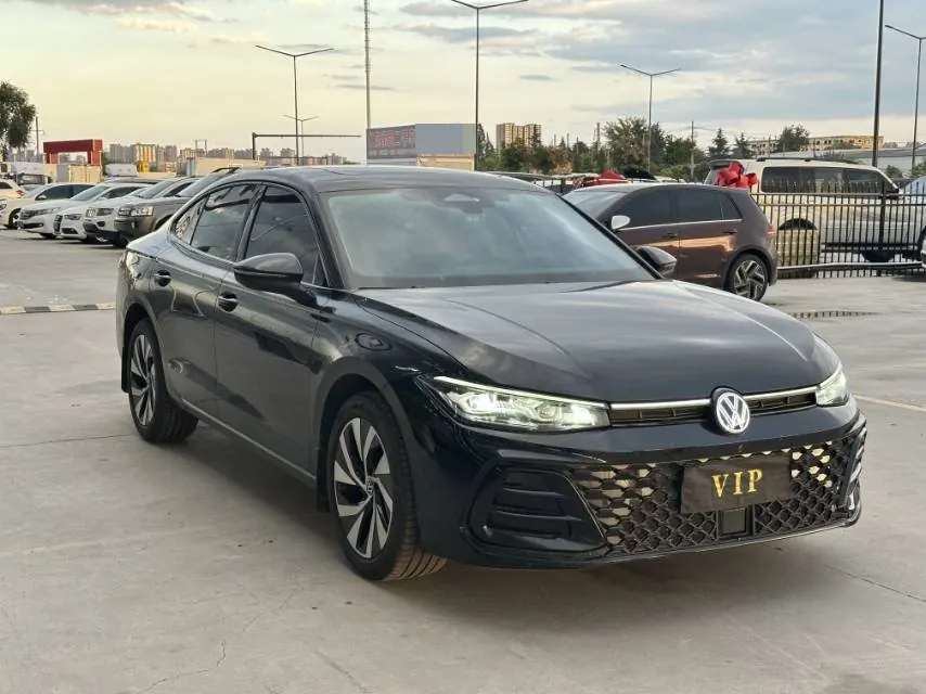 Volkswagen 2025 Passat Pro 2.0TSI 380TSI Star Dragon Edition Automatic 3