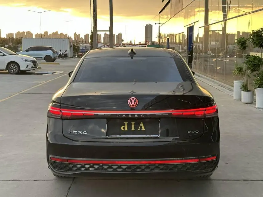 Volkswagen 2025 Passat Pro 2.0TSI 380TSI Star Dragon Edition Automatic 5
