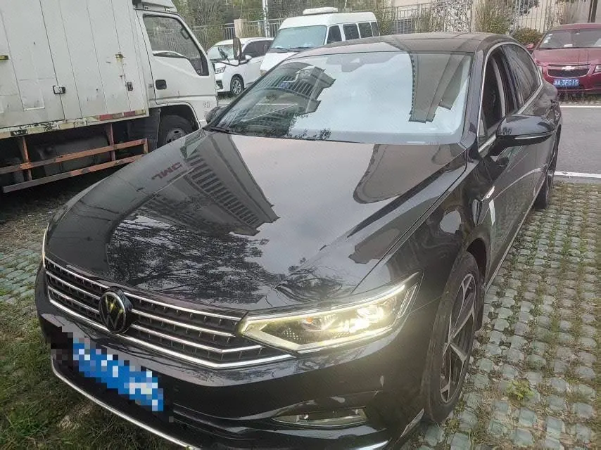 打开图片灯箱:Volkswagen 2023 Magotan 2.0TSI 330TSI 2 million Commemorative Luxury Automatic Gear