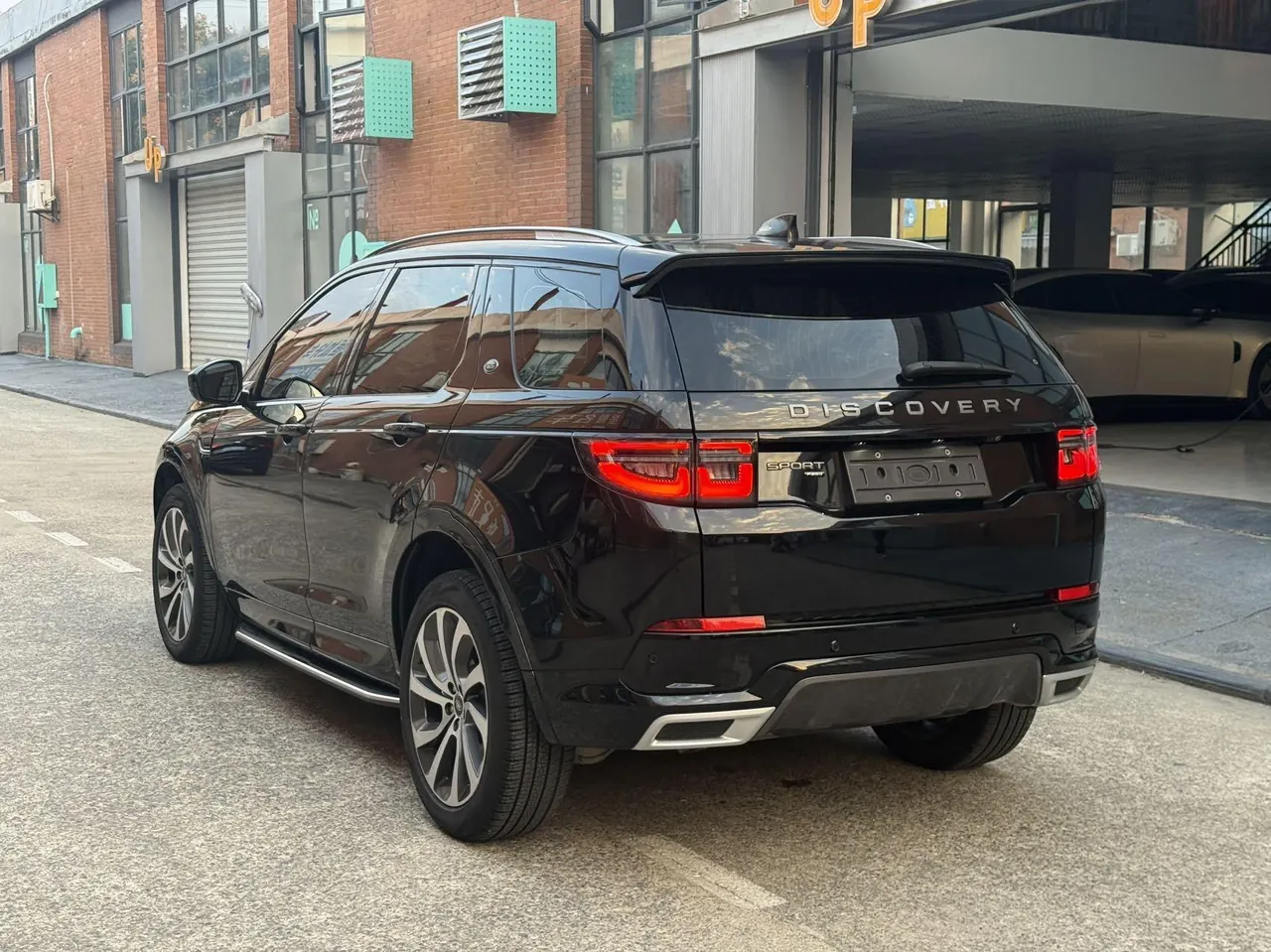Land Rover 2023 Discovery Sports Edition 48V 2.0T 249PS R-Dynamic S Performance Edition Automatic Gear 8