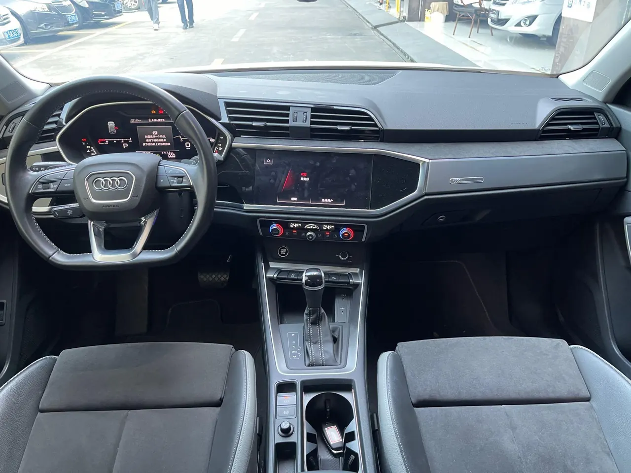Audi 2022 Q3 1.4TFSI 35TFSI Fashion Dynamic Automatic 3
