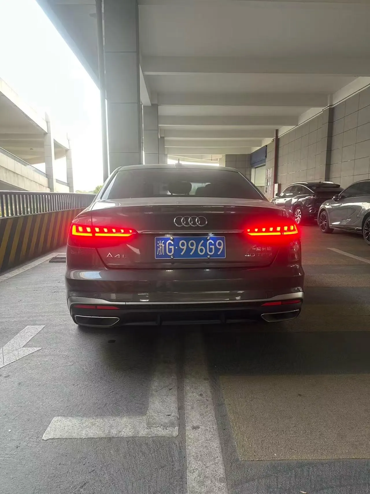 Audi 2022 A4L 2.0TFSI 40TFSI Fashion Dynamic Automatic 4