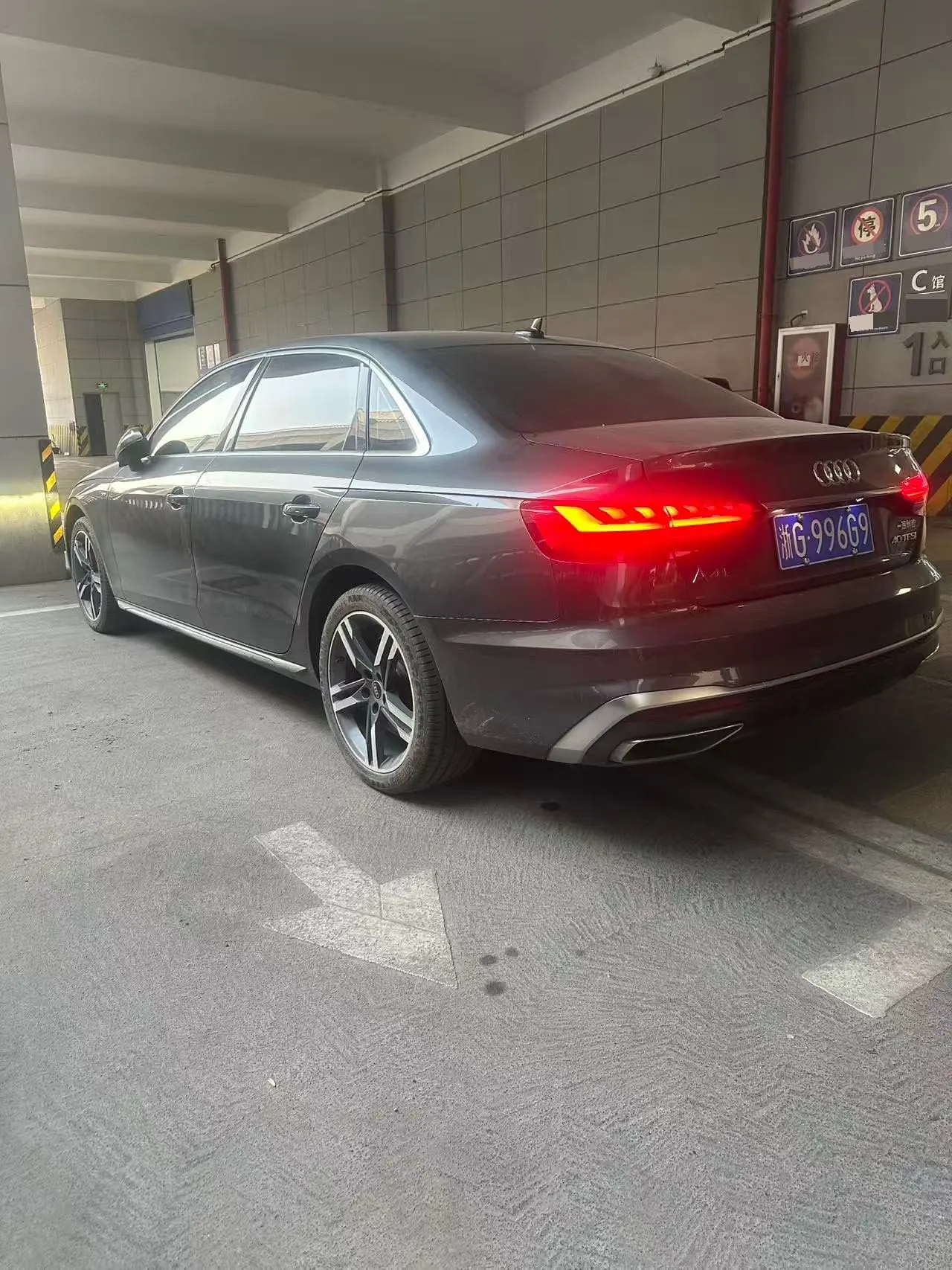 Audi 2022 A4L 2.0TFSI 40TFSI Fashion Dynamic Automatic 6