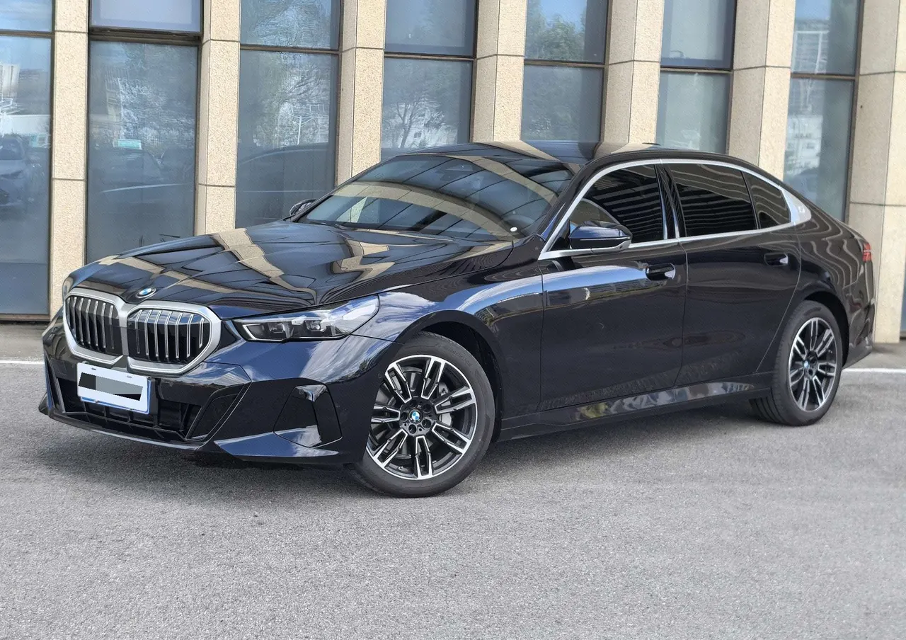 Open image lightbox: BMW 5 Series 2026 model 530Li 48V 2.0T Leading Edition M Sport Package Automatic
