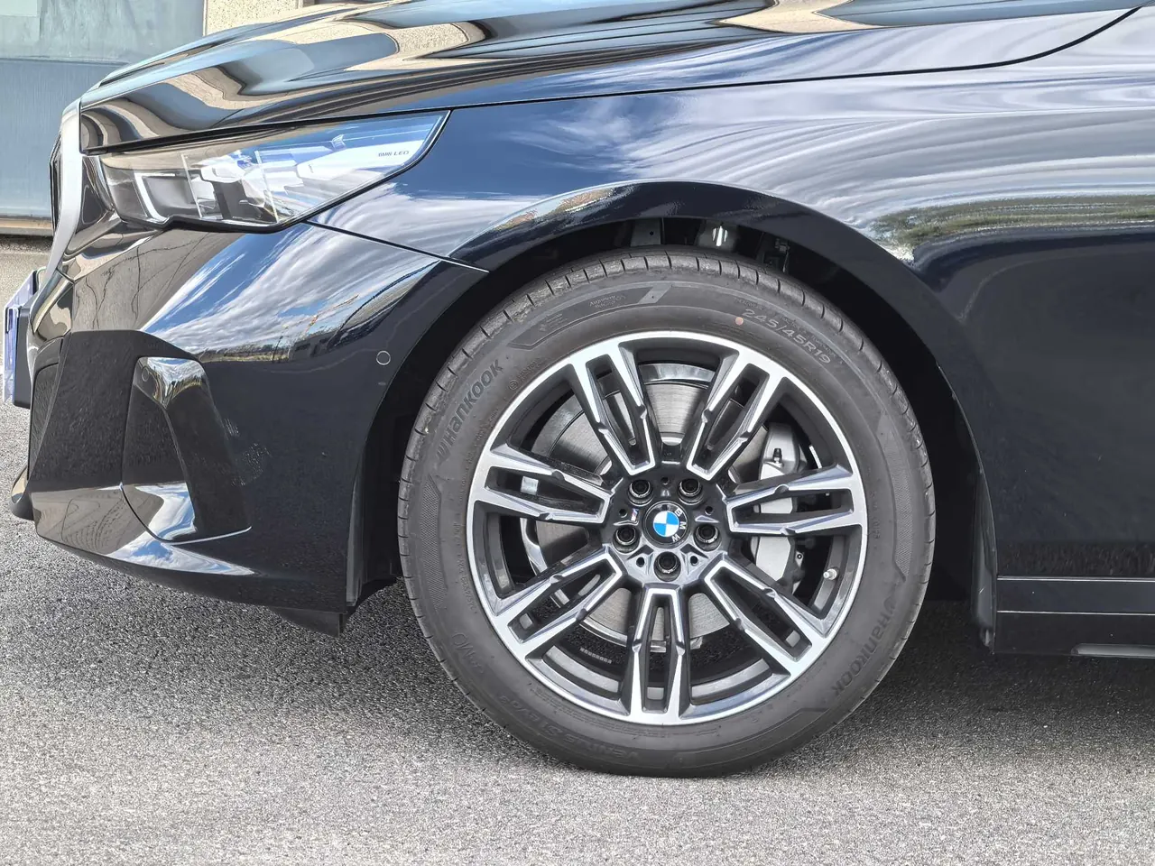 BMW 5 Series 2026 model 530Li 48V 2.0T Leading Edition M Sport Package Automatic 3