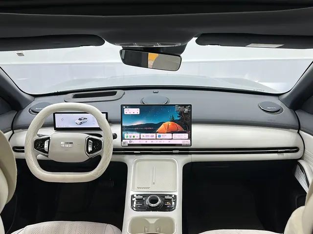 Geely Galaxy 2025 Starship 7 EM-i 1.5 120km Discovery Edition Automatic Gear 3