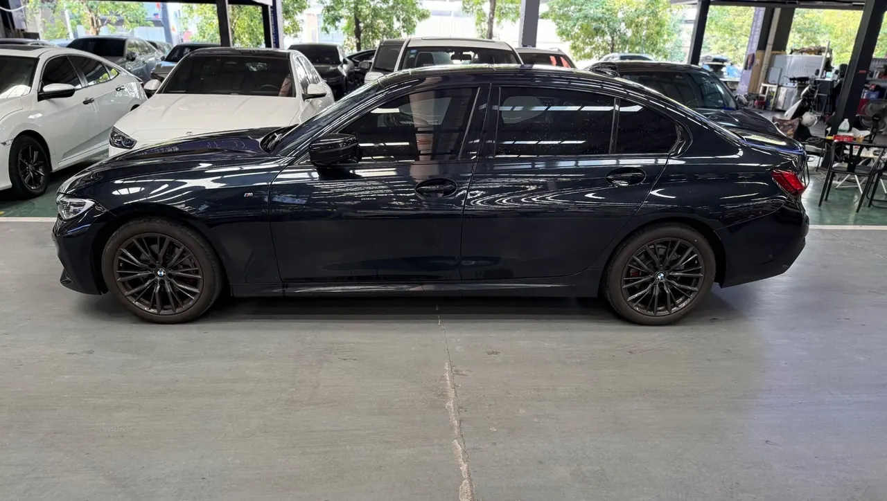BMW 3 Series 2022 325Li 2.0T M Sports Obsidian Night Kit (Changed) Automatic Gear 2