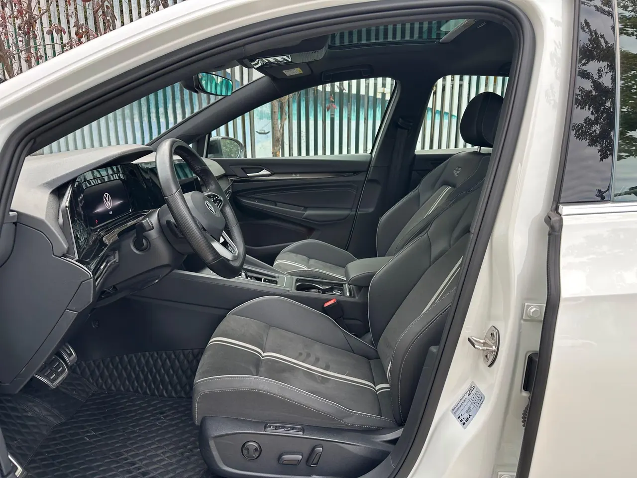 Volkswagen 2021 Golf 8 R-Line 1.4TSI 280TSI Automatic 4