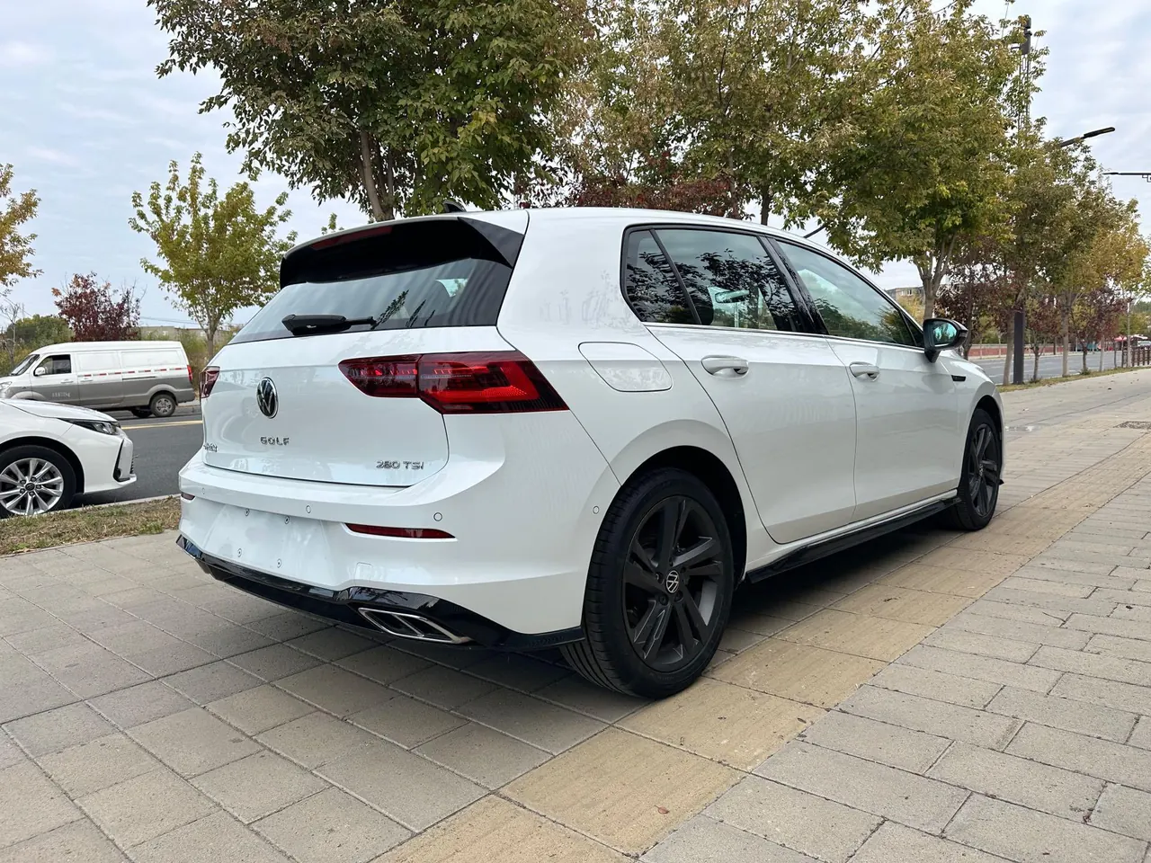 Volkswagen 2021 Golf 8 R-Line 1.4TSI 280TSI Automatic 9