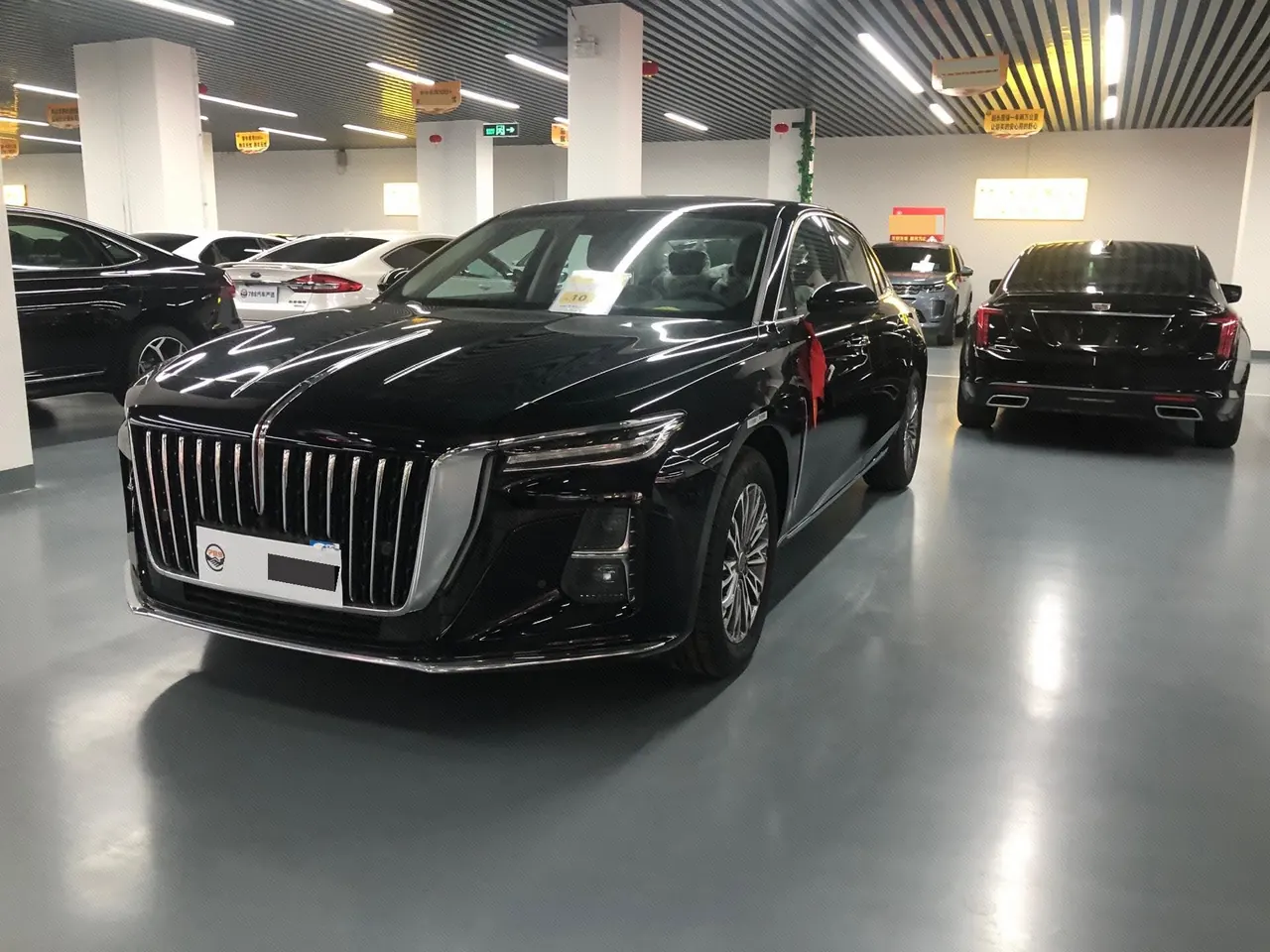 Открыть галерею: HongQi 2026 H5 1.5T Flag Rhyme Pro Edition Automatic Gear