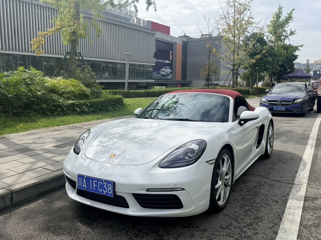 Open image lightbox: Porsche 718 (Imported) 2020 718 Boxer 2.0T Automatic