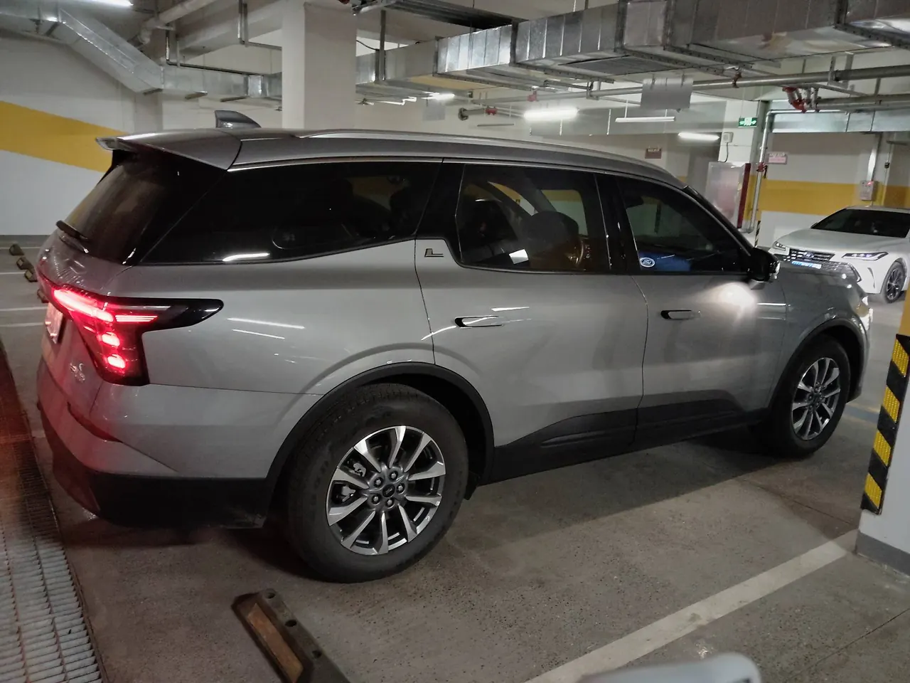 Ford 2025 Ruijie L 2.0T EcoBoost Two-wheel Drive 7-seat Luxury Automatic Gear 4