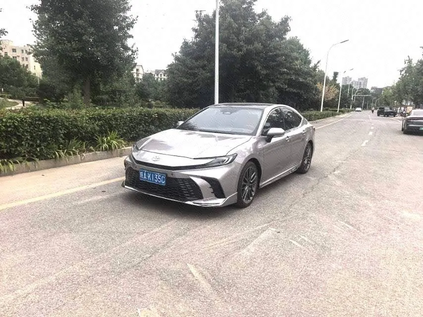 Открыть галерею: Toyota 2025 Camry Dual Engine 2.0HXS Stepless Brilliant Edition Automatic Gear