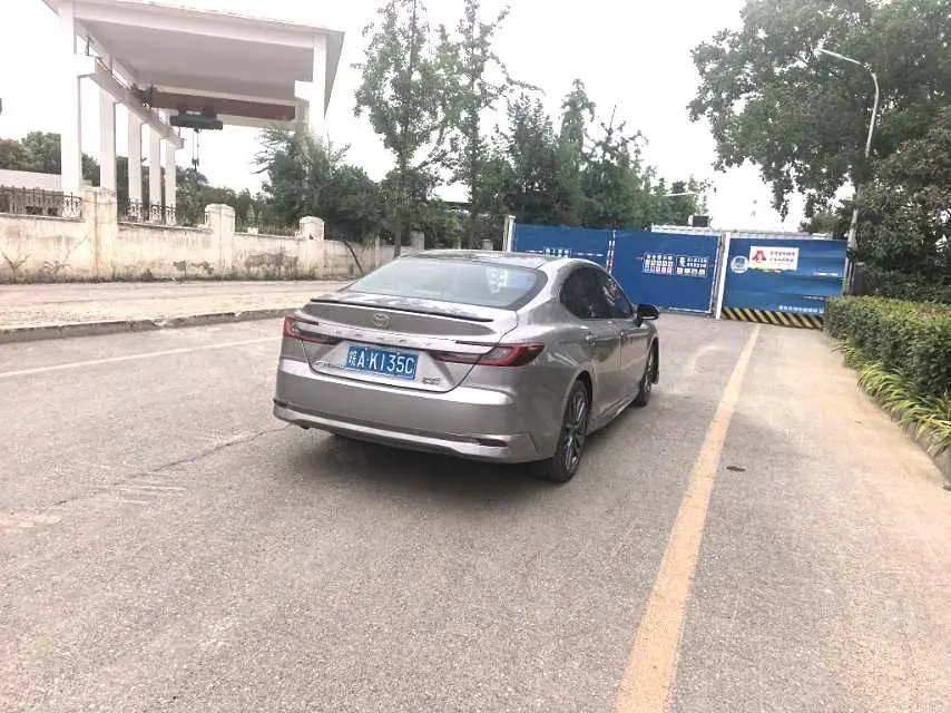 Toyota 2025 Camry Dual Engine 2.0HXS Stepless Brilliant Edition Automatic Gear 4
