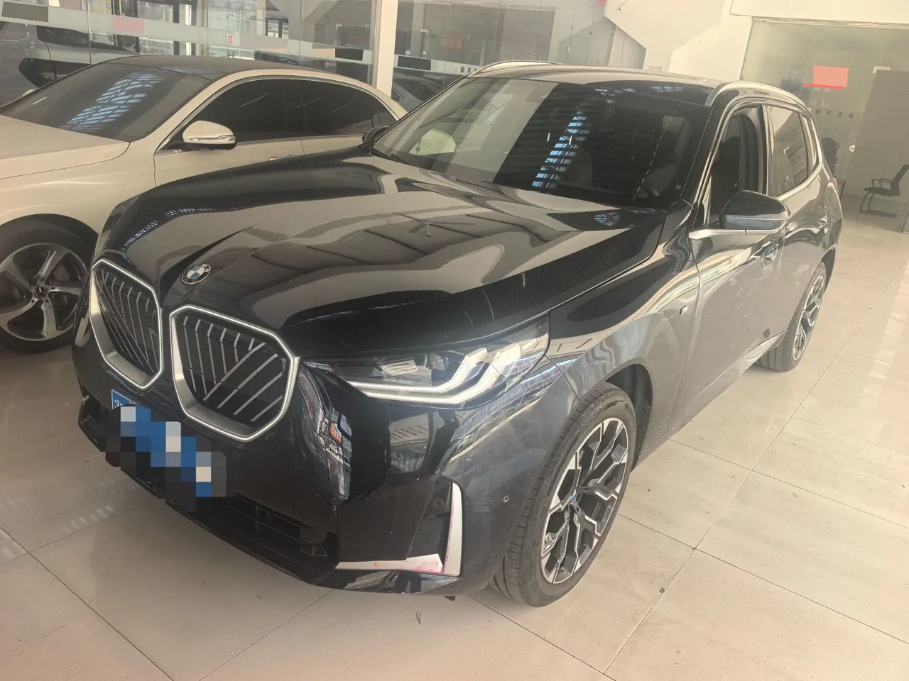 Открыть галерею: BMW 2025 X3 xDrive30L 2.0T Leading M Sports Suit Automatic Gear