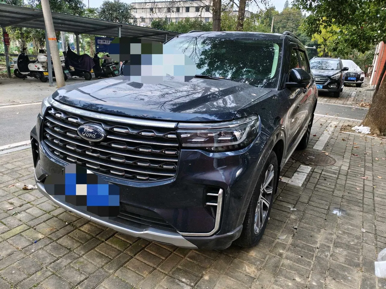 Ford 2023 Explorer 2.3T EcoBoost 285 4-wheel fashion plus 7-seat automatic gear - View 1