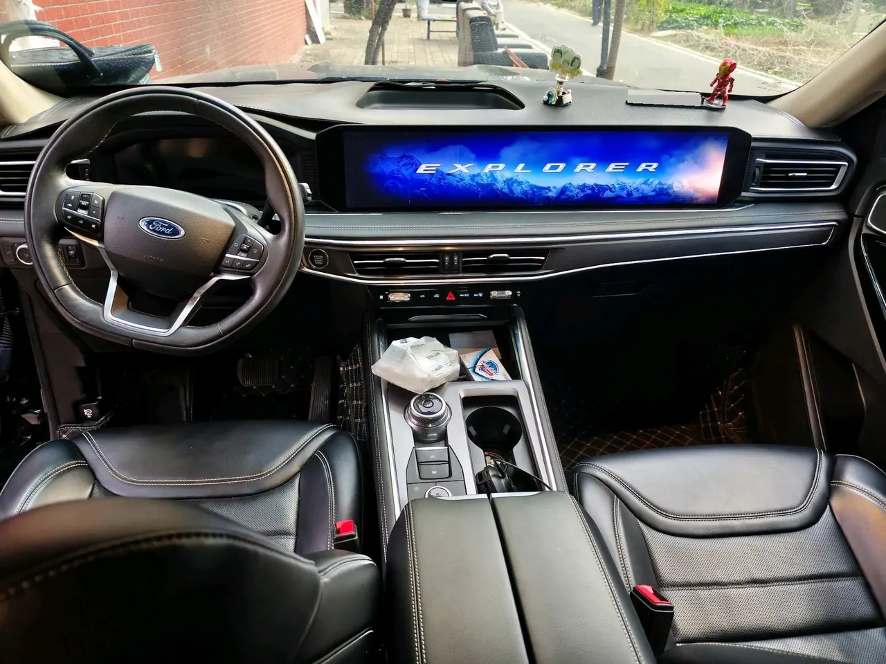 Ford 2023 Explorer 2.3T EcoBoost 285 4-wheel fashion plus 7-seat automatic gear 10