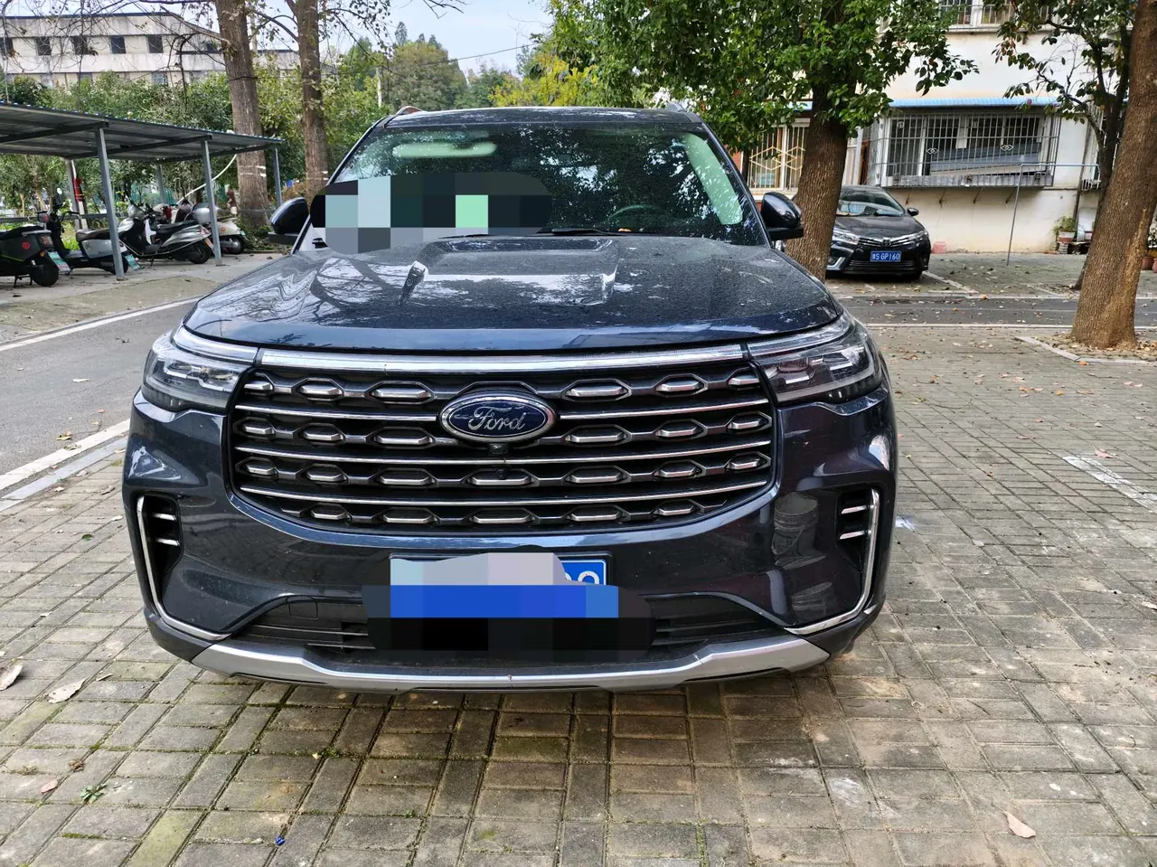 Ford 2023 Explorer 2.3T EcoBoost 285 4-wheel fashion plus 7-seat automatic gear 3