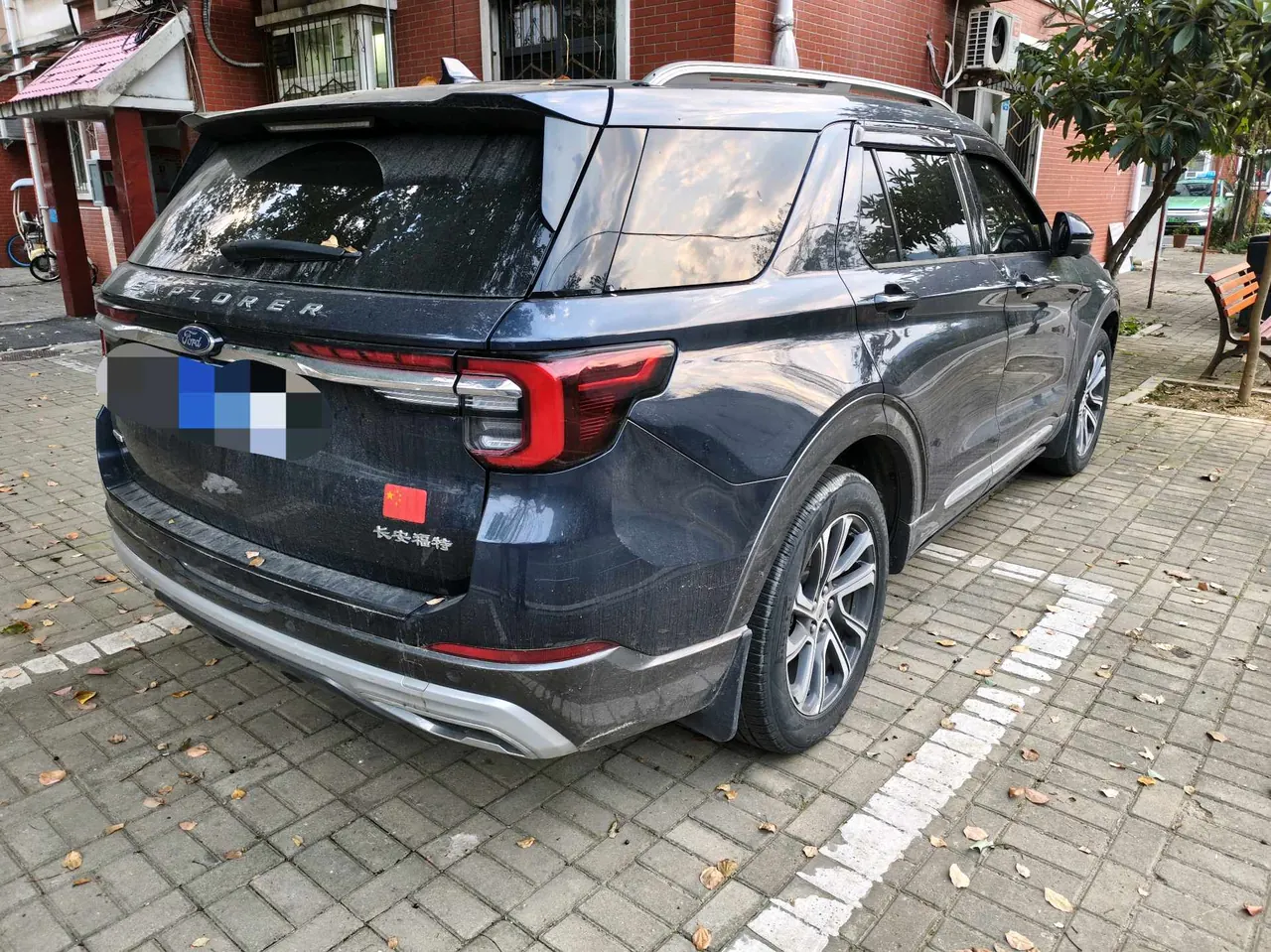 Ford 2023 Explorer 2.3T EcoBoost 285 4-wheel fashion plus 7-seat automatic gear 4