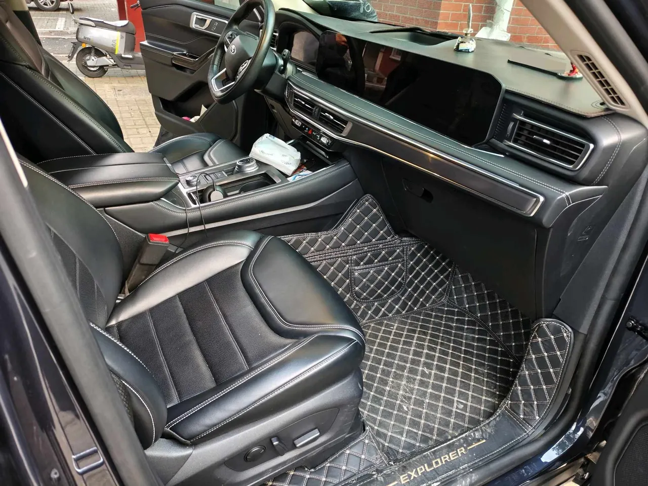 Ford 2023 Explorer 2.3T EcoBoost 285 4-wheel fashion plus 7-seat automatic gear 6