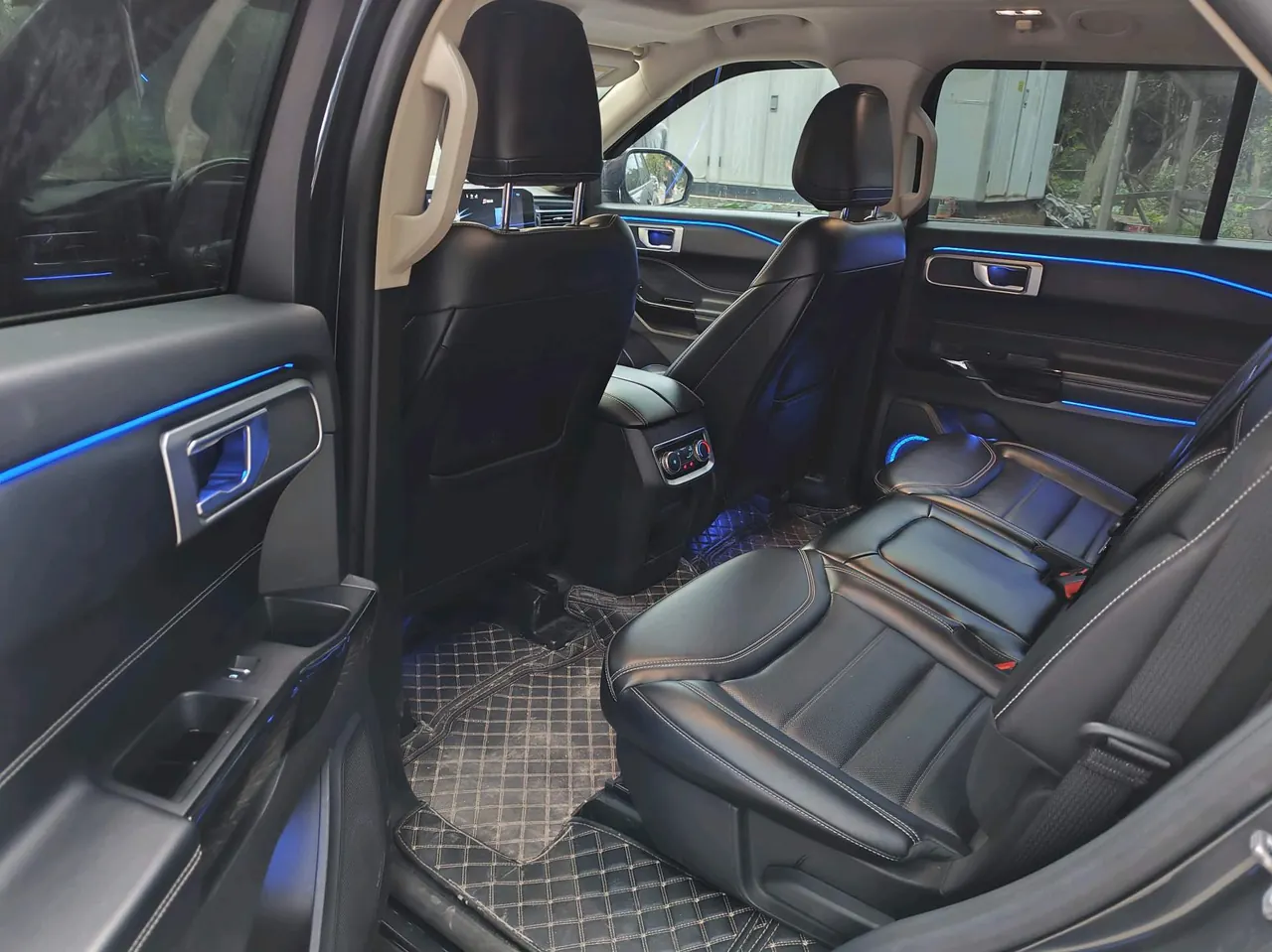 Ford 2023 Explorer 2.3T EcoBoost 285 4-wheel fashion plus 7-seat automatic gear 8