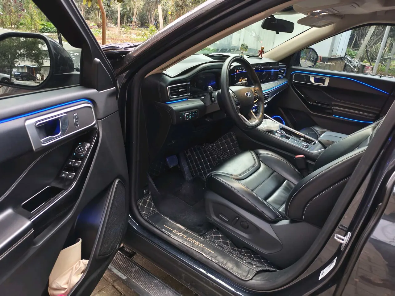 Ford 2023 Explorer 2.3T EcoBoost 285 4-wheel fashion plus 7-seat automatic gear 9