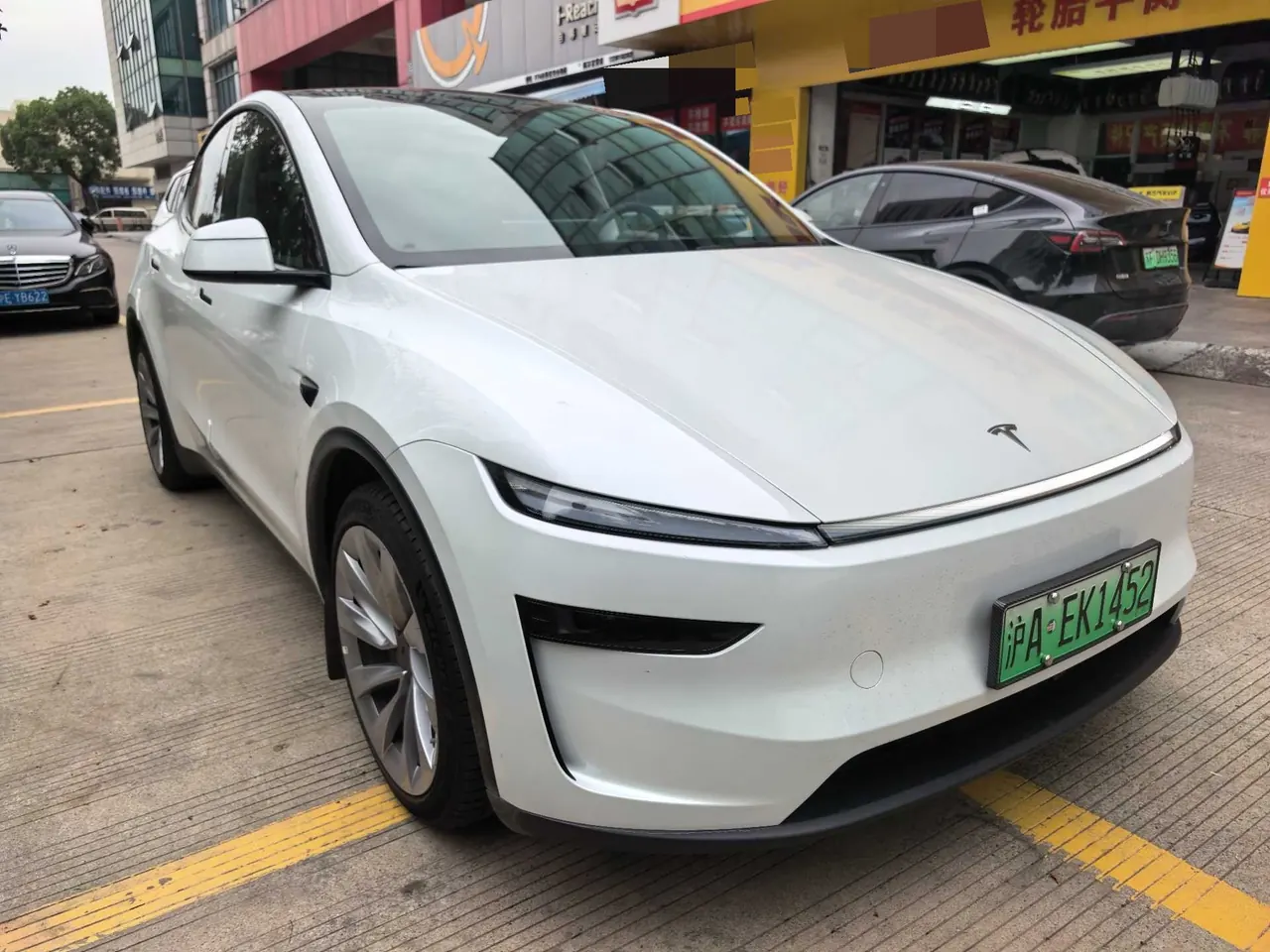 Tesla 2025 Model Y L Long Endurance All-Wheel Drive Automatic Transmission 3