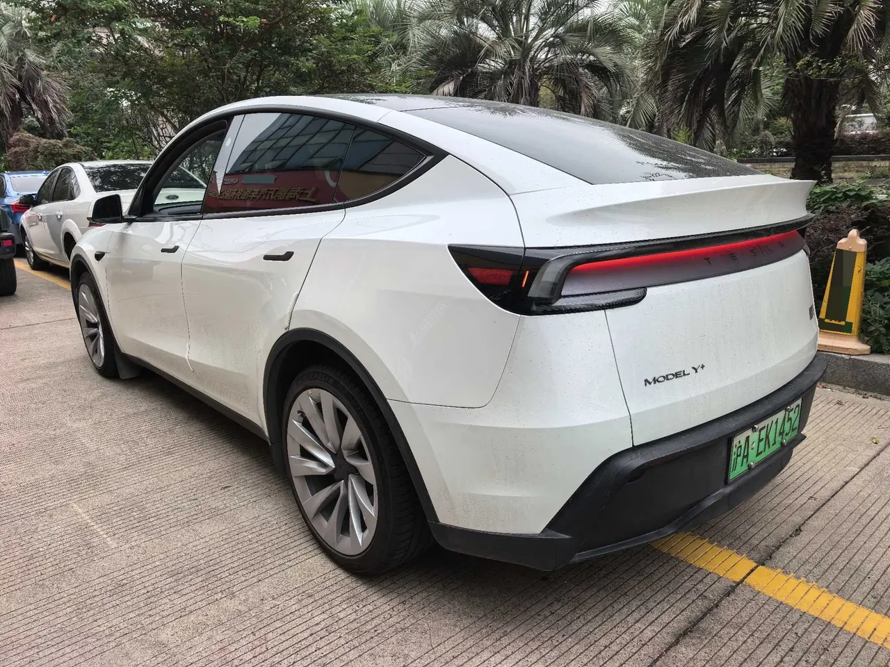 Tesla 2025 Model Y L Long Endurance All-Wheel Drive Automatic Transmission 4