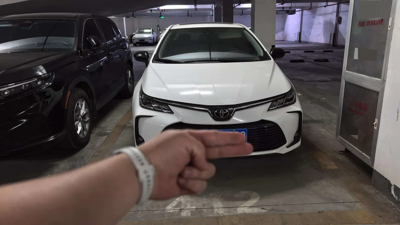 Toyota 2023 corolla 1.2T stepless elite version of automatic gear 2