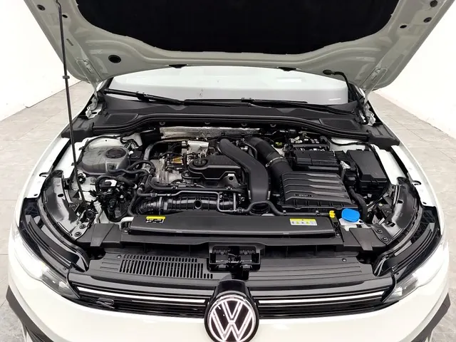 Volkswagen 2025 Golf 8 R-Line 1.5TSI 300TSI Automatic 4