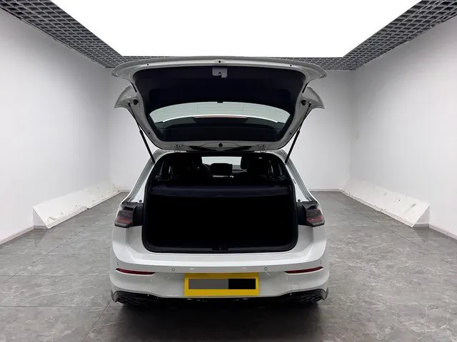 Volkswagen 2025 Golf 8 R-Line 1.5TSI 300TSI Automatic 7