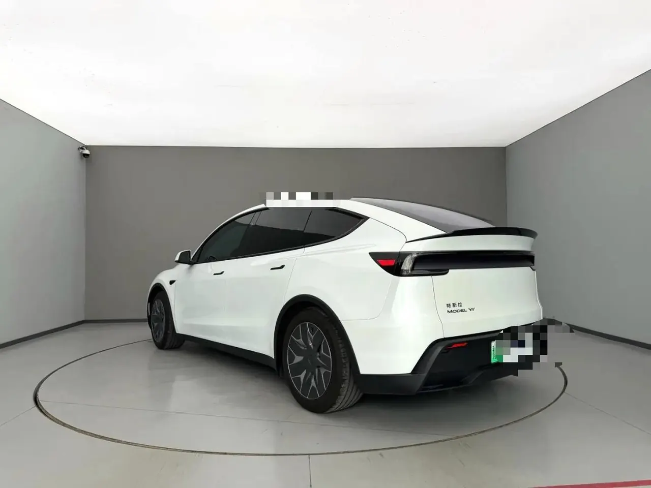 Tesla 2025 Model Y L Long Endurance All-Wheel Drive Automatic Transmission 5
